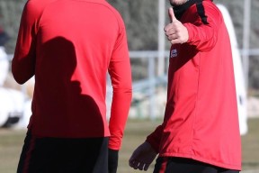 包含转会期新奥尔良鹈鹕备战国王杯，造点机会细节曝光，悬念犹存，身体对抗强度拉满的词条-开元